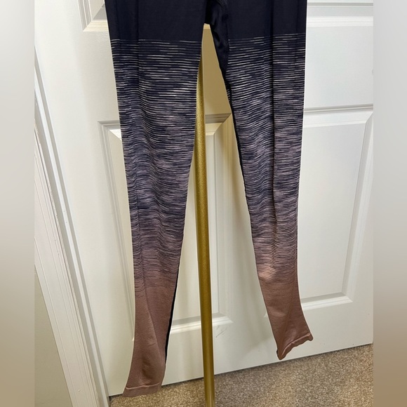 Victoria’s Secret PINK ombré striped seamless leggings - Picture 3 of 11